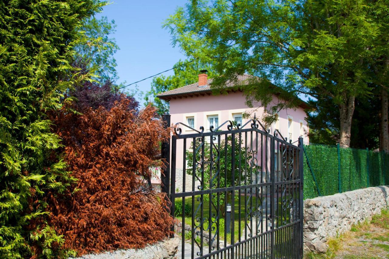 Villa Mercedes Piloña Exterior foto